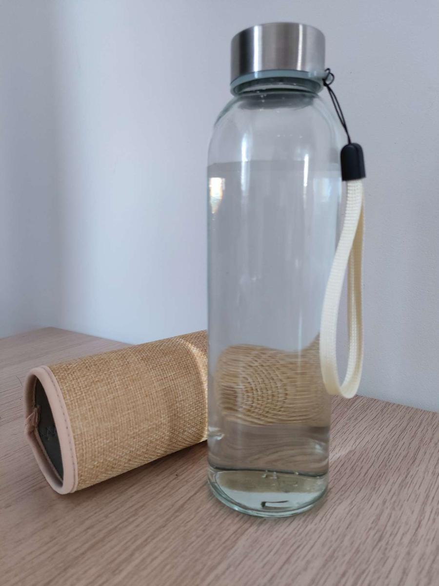 Szklana butelka na wodę w etui 3 Full Screen