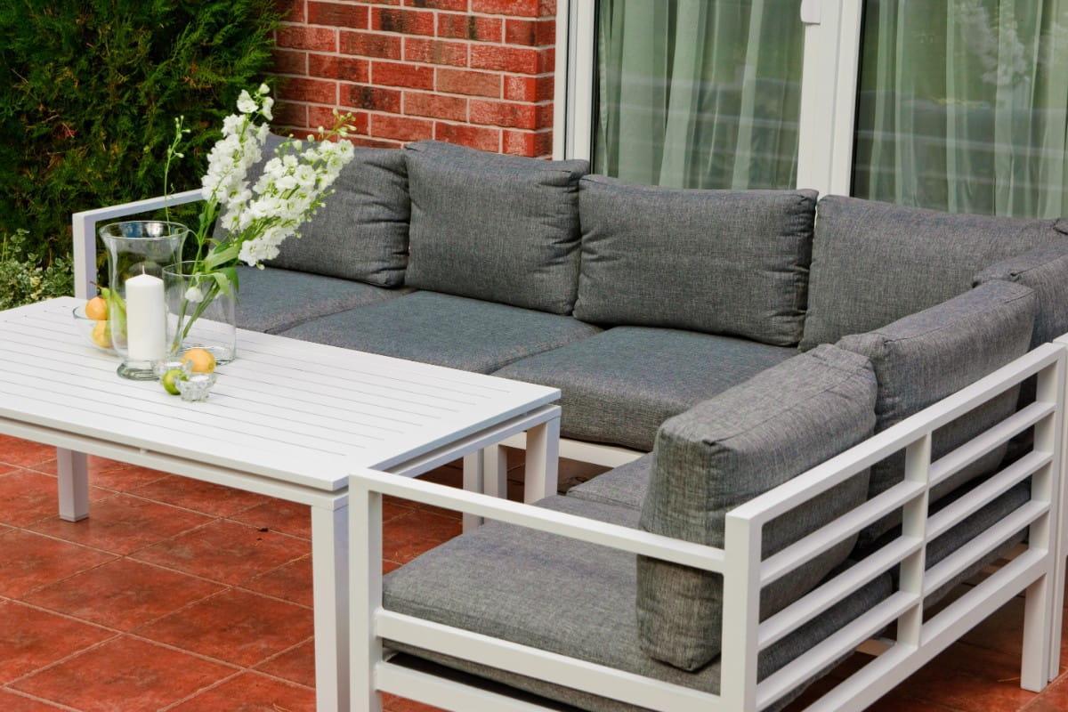 Narożnik ogrodowy z poduszkami 105x71x268 cm z aluminium stolik szary do ogrodu na taras 4 Full Screen