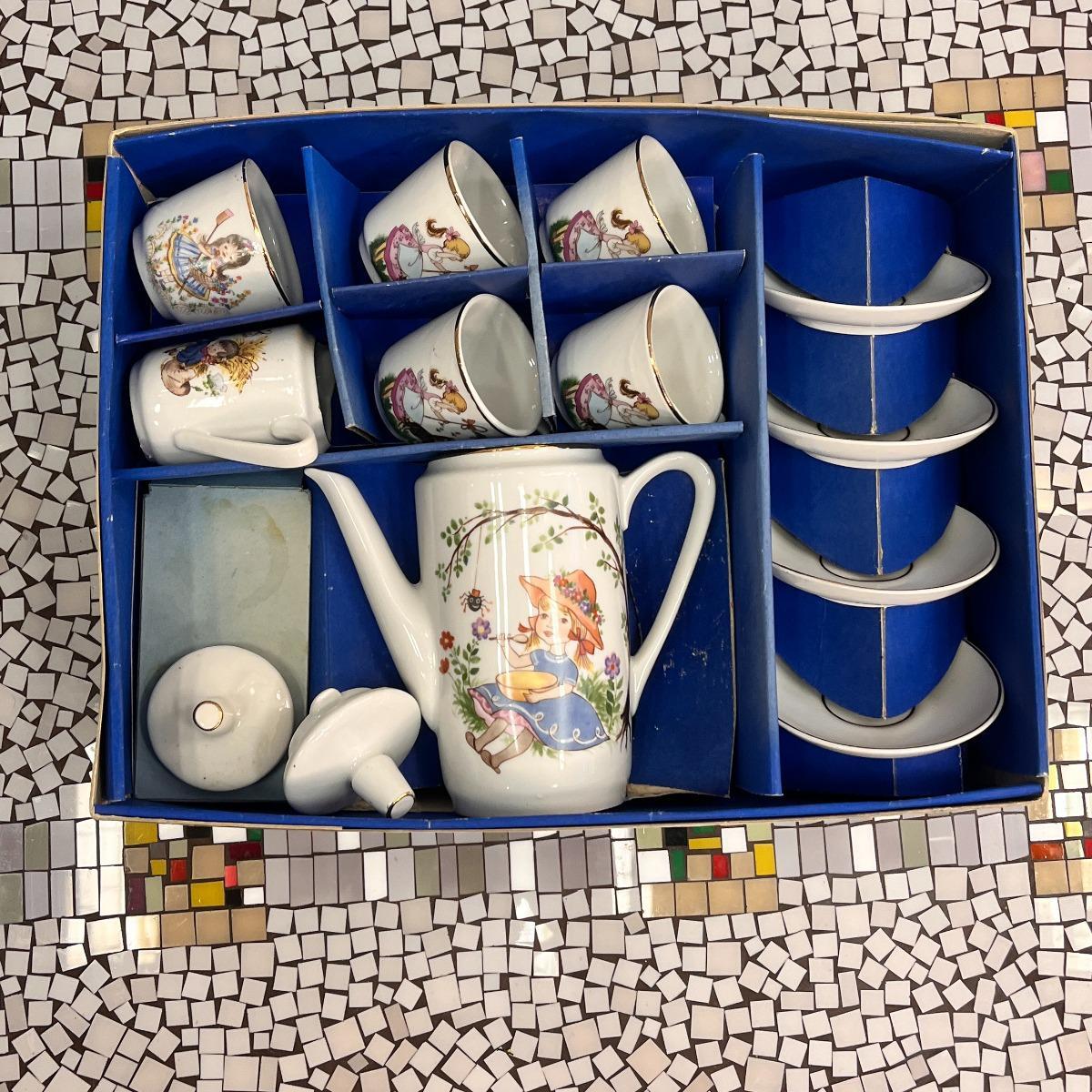 Kompletny zestaw, serwis do jadalni dla dzieci z zdobionej porcelany, Niemcy lata 70. 6 Full Screen