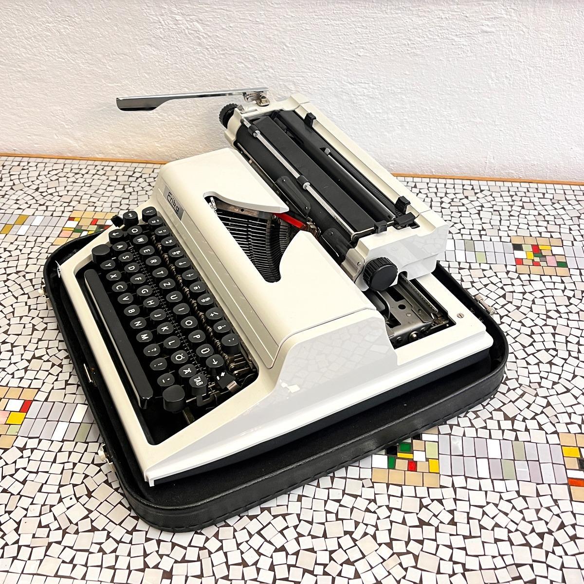  Walizkowa maszyna do pisania model 105 Erika, VEB Robotron Dresden, Niemcy 1976 r. 5 Full Screen