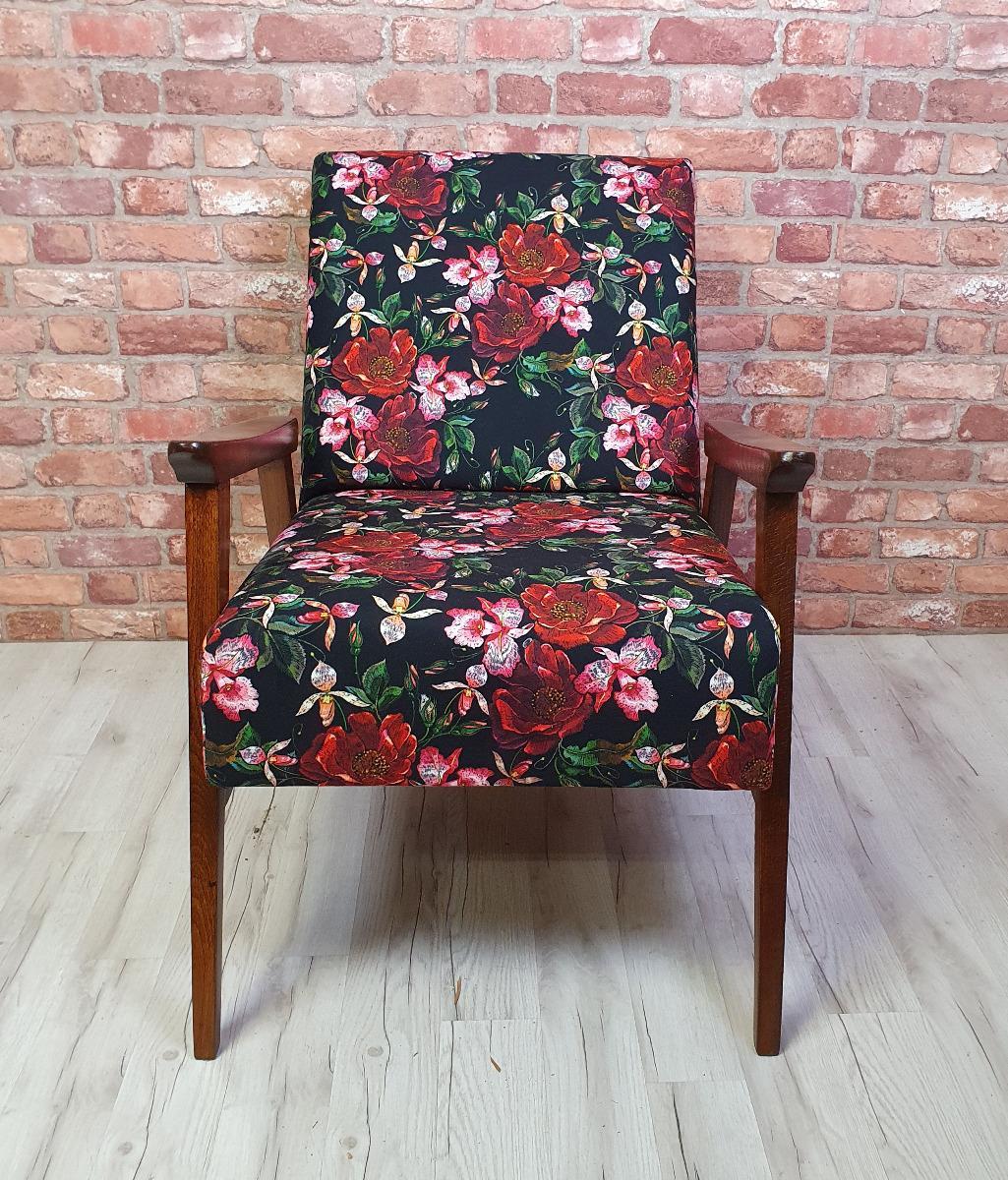 Odnowiony fotel rumuński z lat 60tych,  tapicerka Róże nr. 4