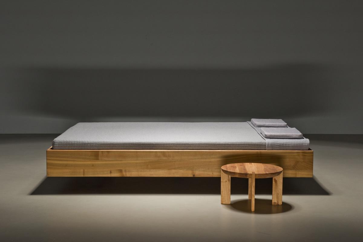 Łóżko POOL 200x200 eleganckie, proste nowoczesne łóżko wykonane z litego drewna olchowego nr. 1