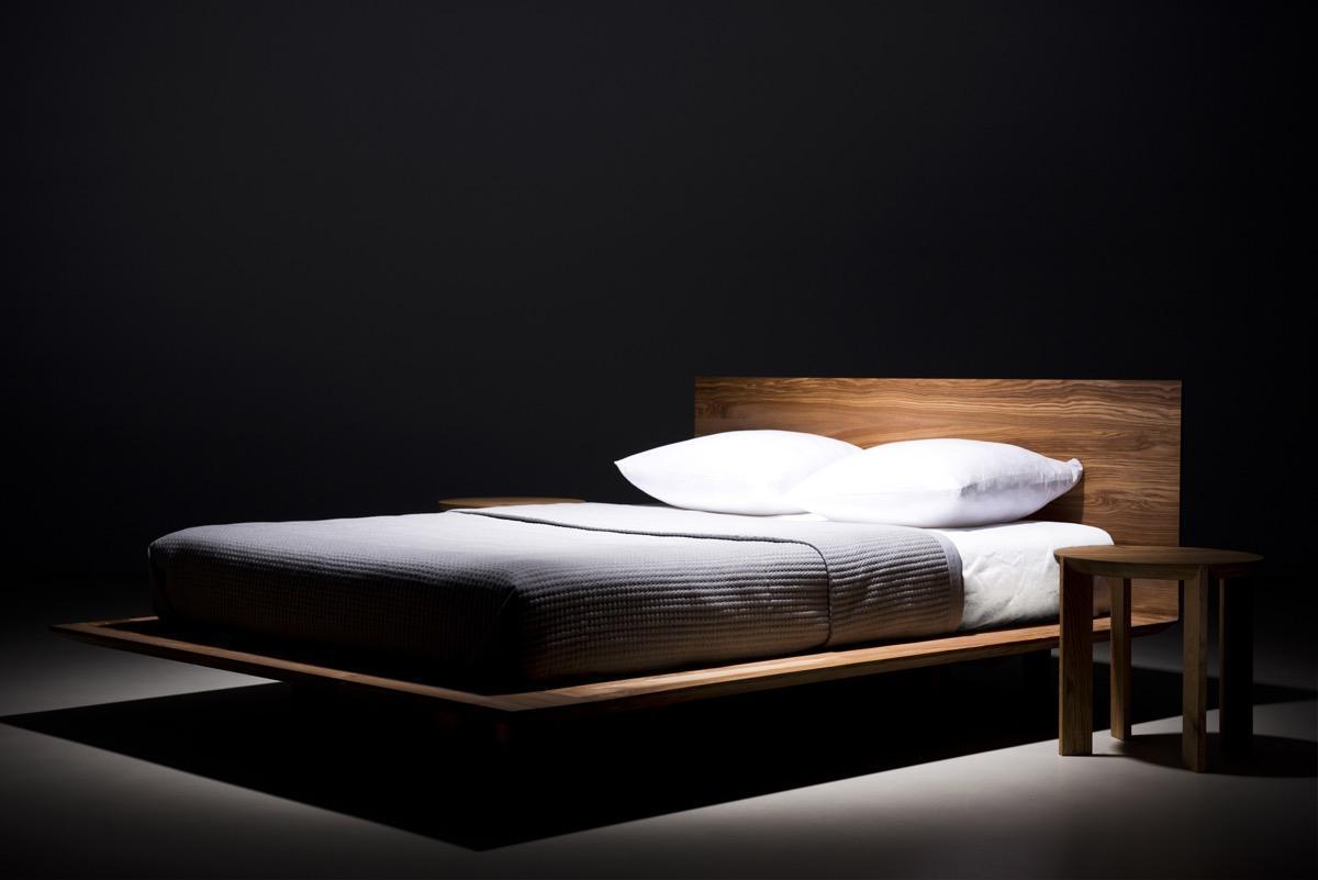 Łóżko NOBBY 160x200 eleganckie, proste nowoczesne łóżko lewitujące z litego drewna olchowego nr. 3