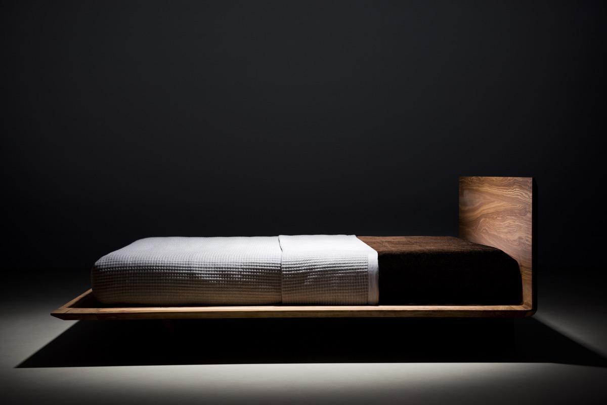 Łóżko SLIM 200x200 eleganckie, proste nowoczesne łóżko wykonane z litego drewna olchowego nr. 1