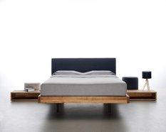 Łóżko SMOOTH 140x200 elegancka modna rama z litego drewna olchowego z tapicerowanym zagłówkiem