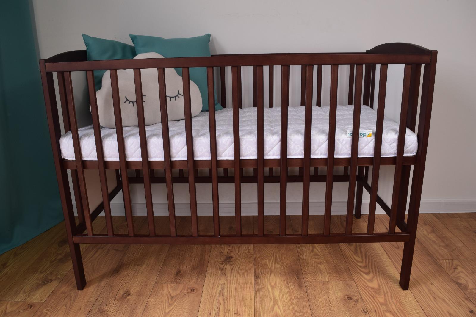 Łóżeczko dla niemowląt 120x60 cm z barierką wyjmowane szczebelki 3 poziomy orzech  nr. 6