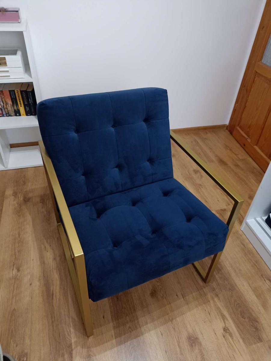 Fotel wypoczynkowy tapicerowany ze złotą ramą 3 Full Screen