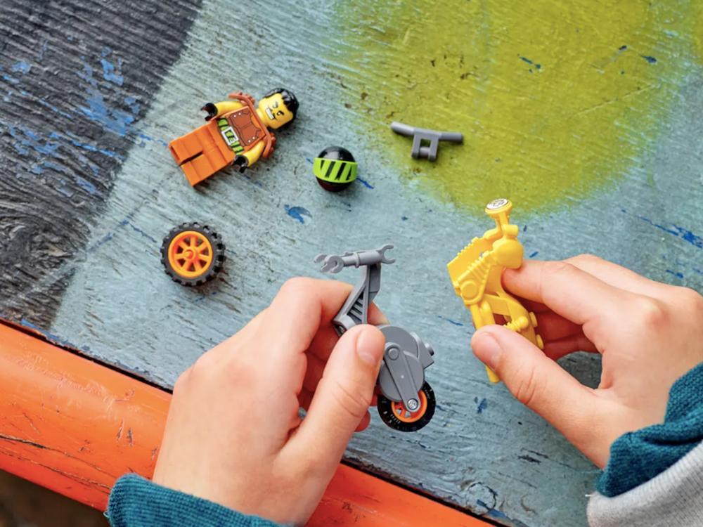 LEGO CITY stuntz zestaw klocków demolka na motocyklu kaskaderskim 60297 nr. 5