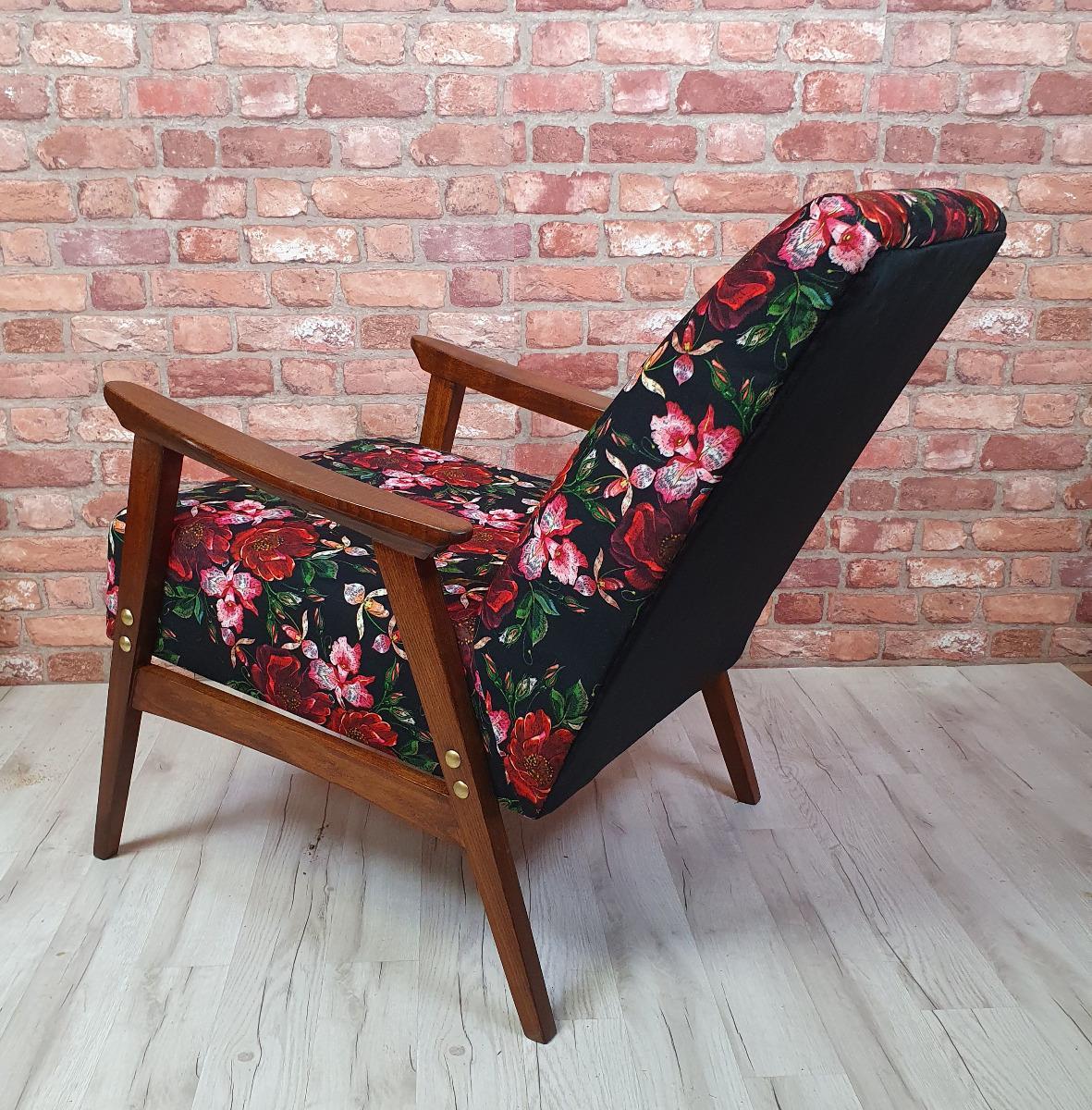 Odnowiony fotel rumuński z lat 60tych,  tapicerka Róże nr. 3