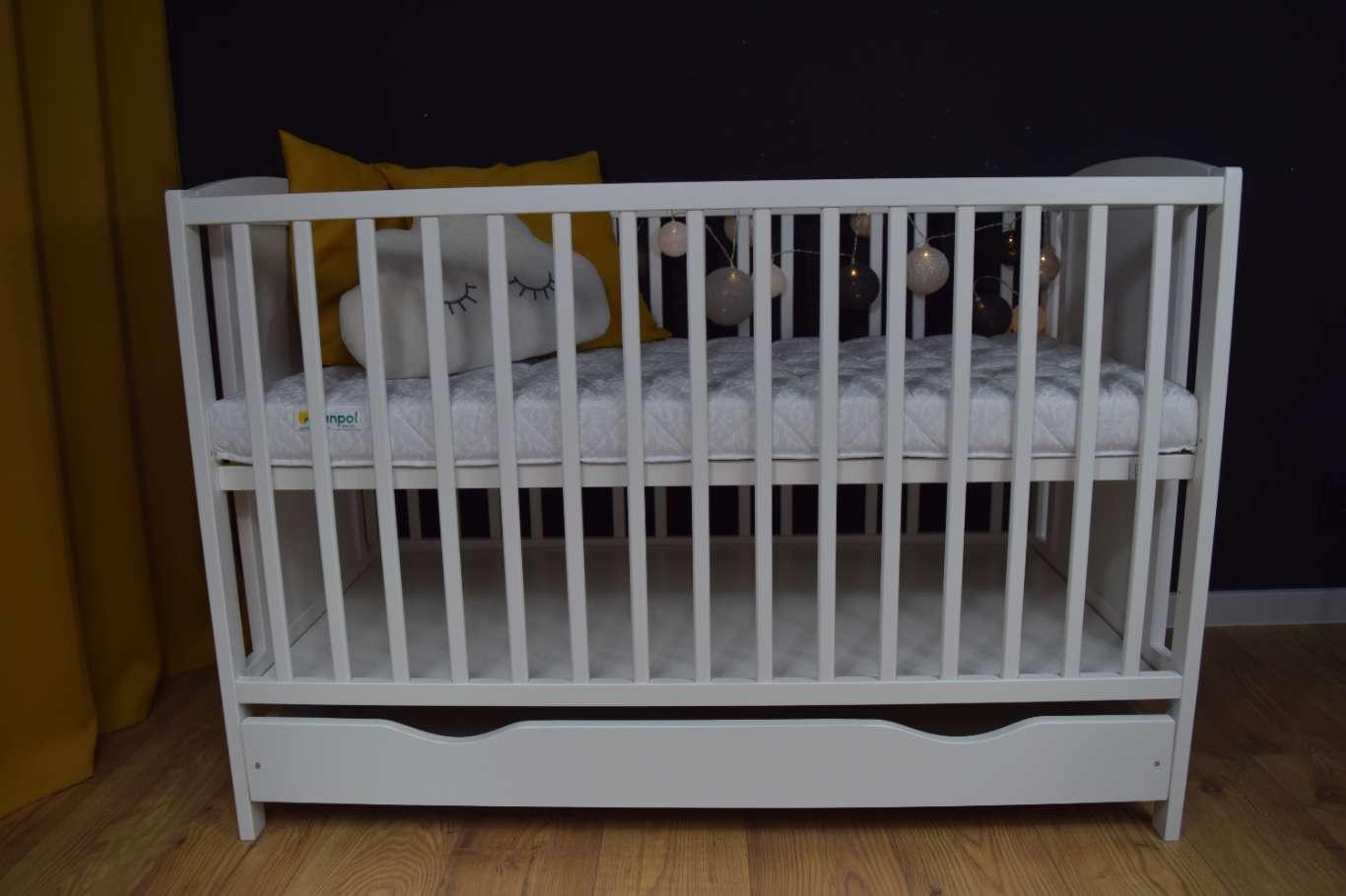 Łóżeczko dla niemowląt BAJKA 120x60 cm z szufladą wyjmowane szczebelki 3 poziomy żyrafa białe 6 Full Screen