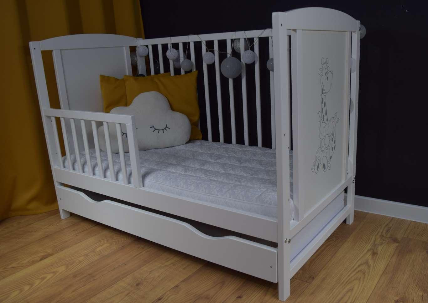 Łóżeczko dla niemowląt BAJKA 120x60 cm z szufladą wyjmowane szczebelki 3 poziomy żyrafa białe 7 Full Screen