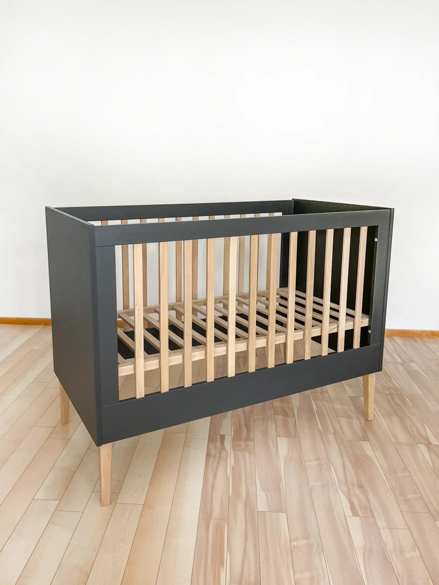 Łóżeczko niemowlęce drewniane ILA 120x60 cm szare z naturalnymi szczeblam z drewna bukowego dla dziecka  0 Full Screen