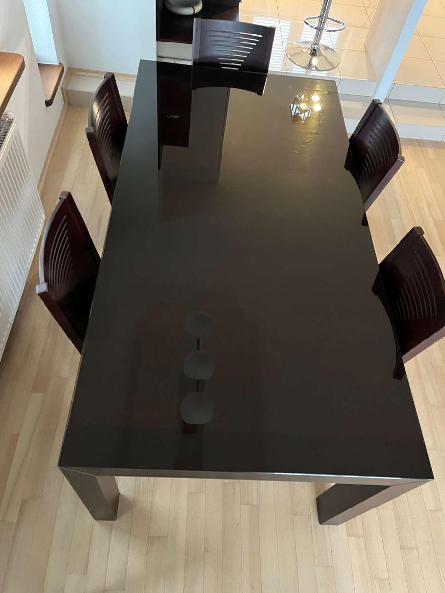 Stół rozkładany, drewniany, ciemny orzech + krzesła 1 Full Screen