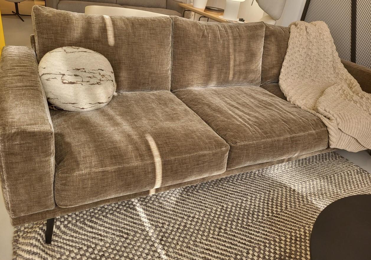 Sofa trzyosobowa nowa - model CARLTON firmy BO CONCEPT 1 Full Screen