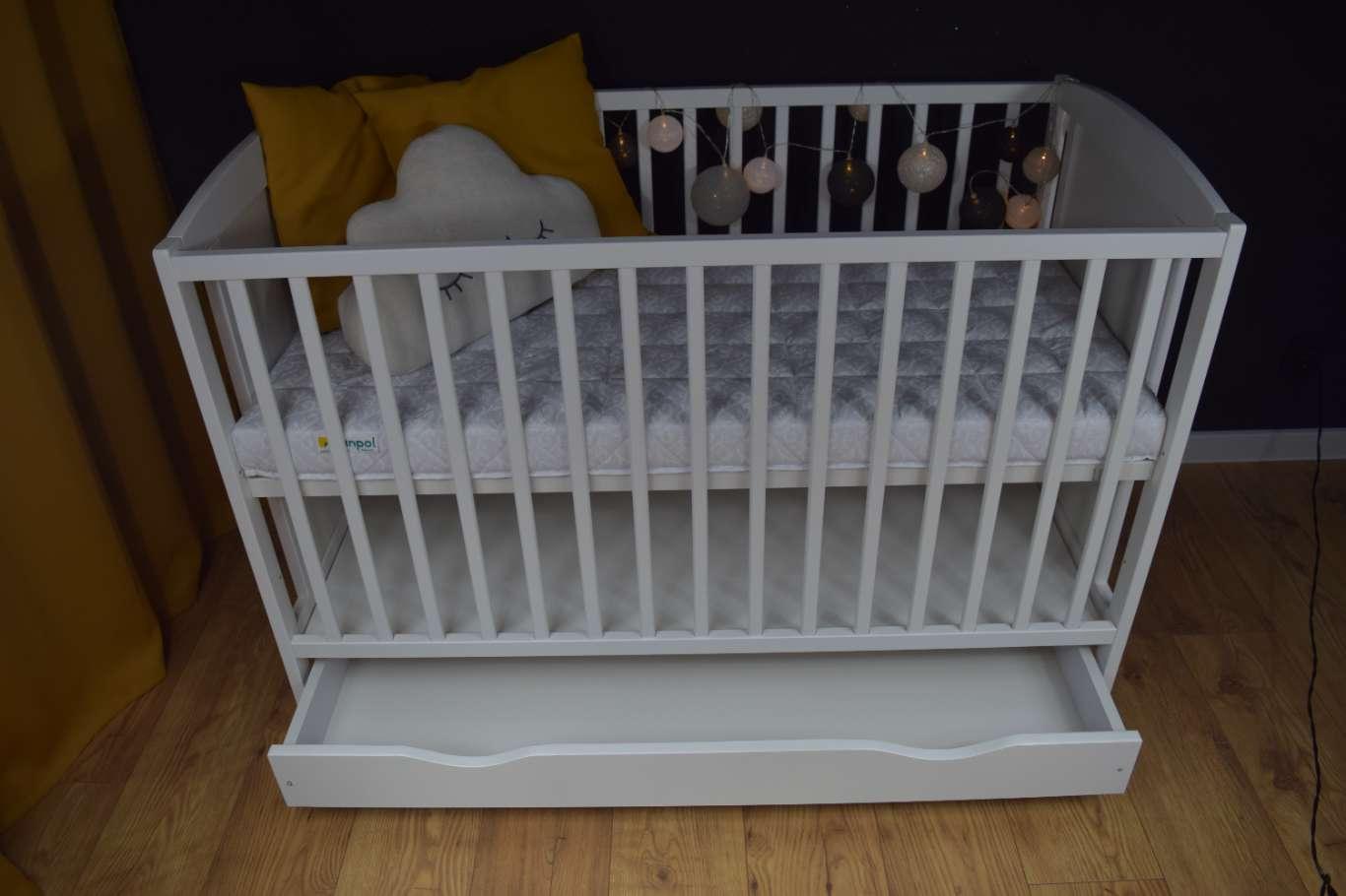 Łóżeczko dla niemowląt BAJKA 120x60 cm z szufladą wyjmowane szczebelki 3 poziomy żyrafa białe 4 Full Screen