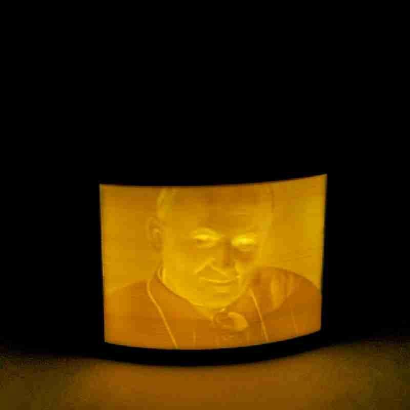 lampka papież papierz 2137 świecący Wojtyła 3 Full Screen