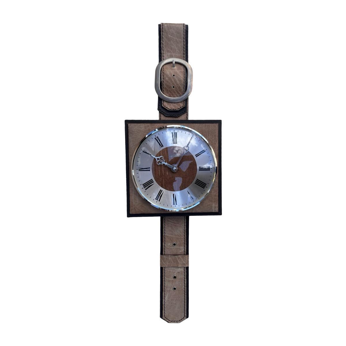 Modernistyczny zegar ścienny na skórzanym pasku Zentra Junghans, Niemcy lata 70. nr. 3