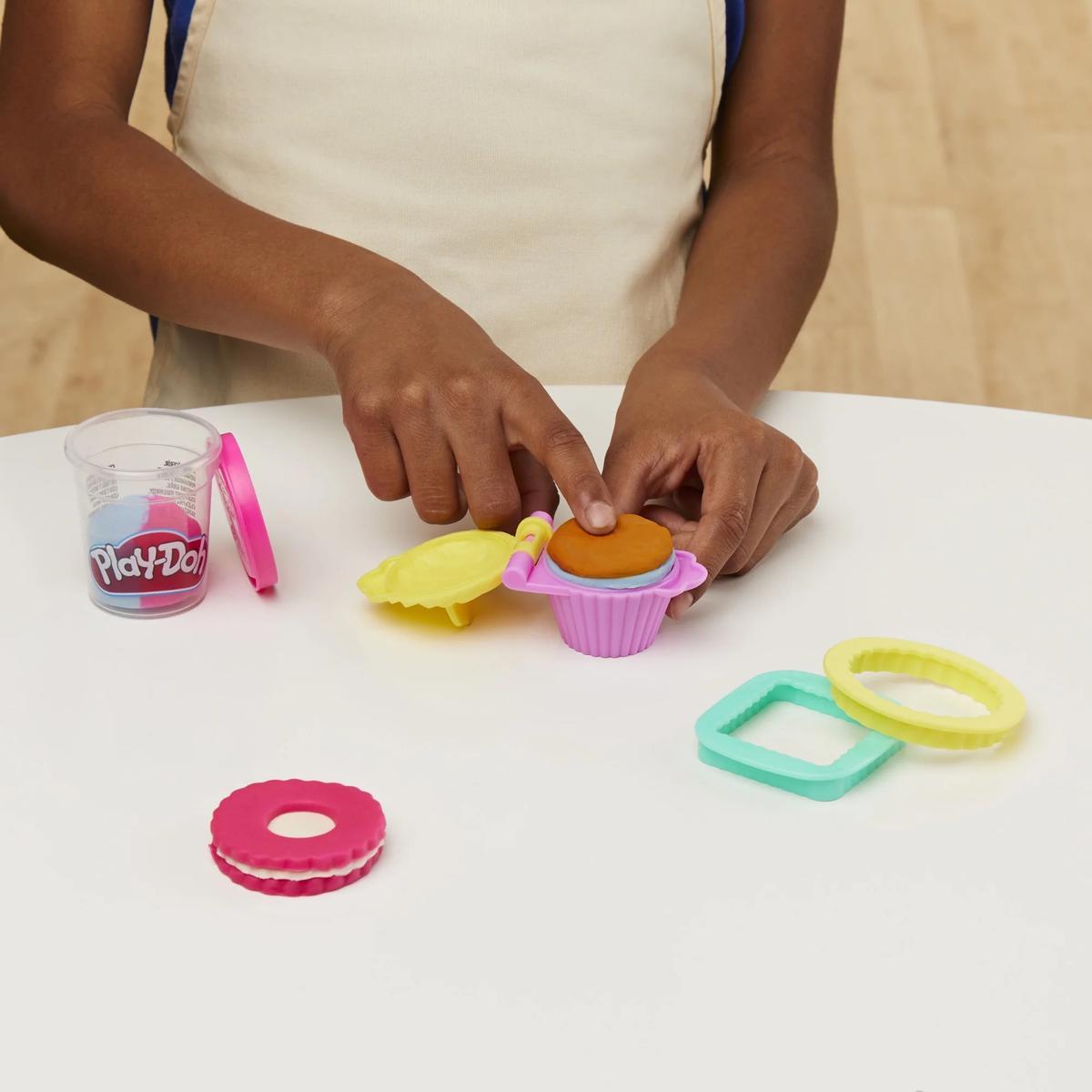 Play-doh kitchen creations zestaw słodkości pączki I babeczki hasbro f3464 dla dziecka  nr. 4