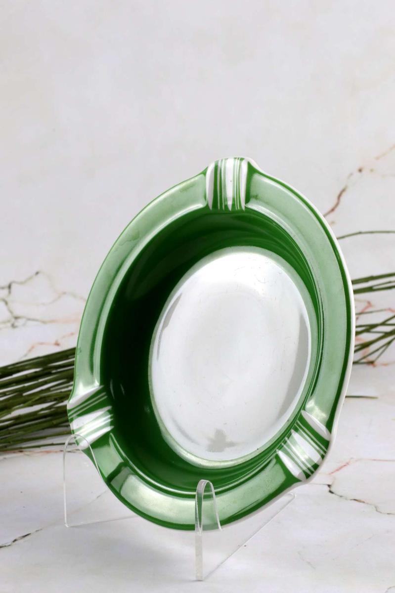 Zielona popielniczka z porcelany – Karolina 1 Full Screen