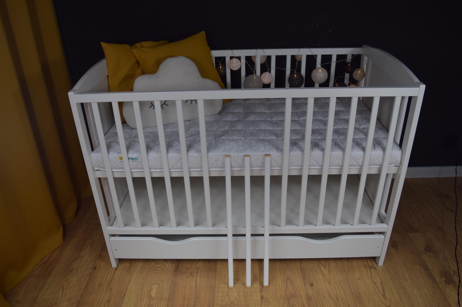 Łóżeczko dla niemowląt 120x60 cm białe wyjmowane szczebelki do pokoju dziecka  4 Full Screen