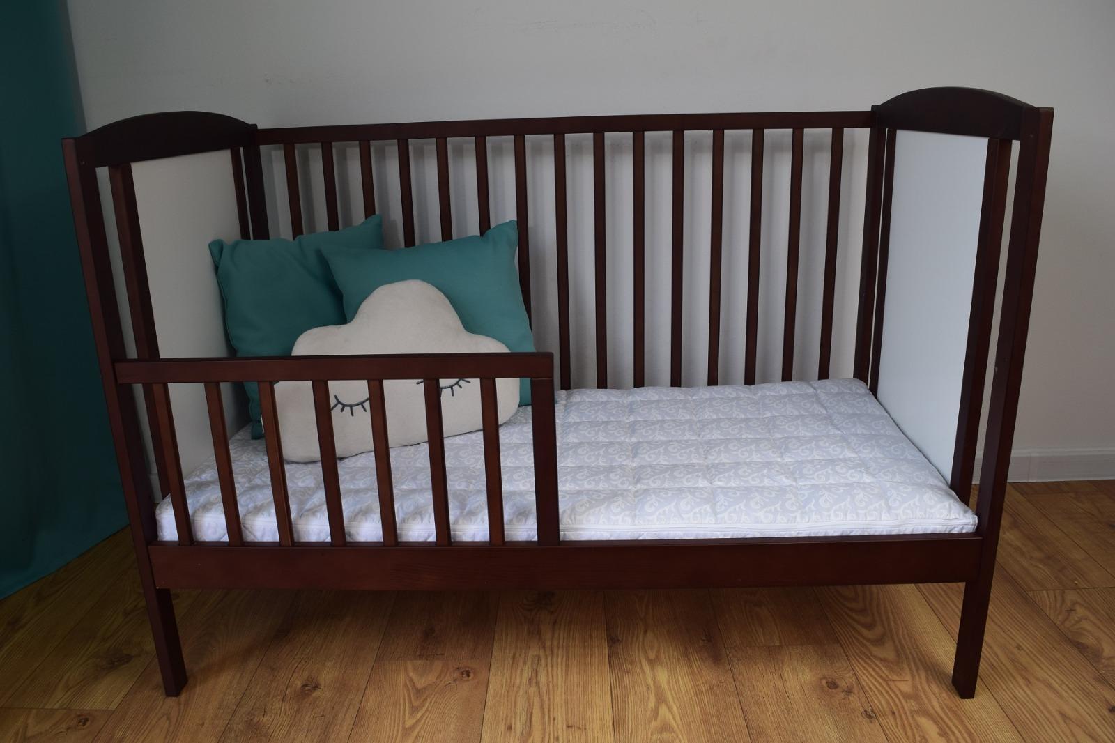 Łóżeczko dla niemowląt 120x60 cm z barierką wyjmowane szczebelki 3 poziomy orzech  nr. 9